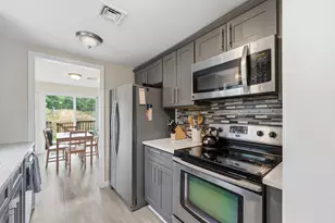 107 Franklin St Ext, Derry, NH 03038 - Photo 9