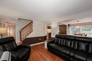 6 Concord Ave, Derry, NH 03038 - Photo 5