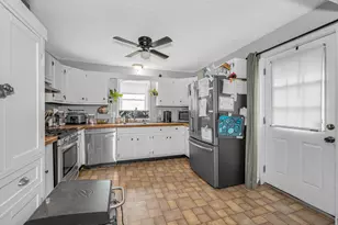 38 Hall St, Concord, NH 03301 - Photo 9