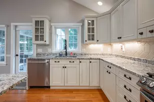 10 Melba Dr, Hudson, NH 03051 - Photo 7