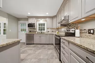 506 Oak St, Manchester, NH 03104 - Photo 15