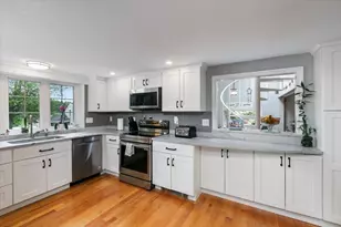 37 Pike St, Nashua, NH 03060 - Photo 13