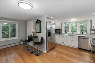 37 Pike St, Nashua, NH 03060 - Photo 11