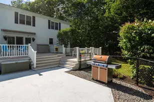 7 Bartlett Rd, Stratham, NH 03885 - Photo 5