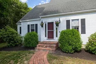 7 Bartlett Rd, Stratham, NH 03885 - Photo 3