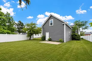 98 Vine St, Nashua, NH 03060 - Photo 3