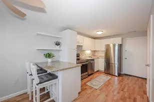 105 Elmwood Dr, Hudson, NH 03051 - Photo 3