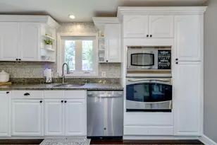 10 Collins Ave, Merrimack, NH 03054 - Photo 7