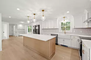 4 Elijah Hill Ln, Londonderry, NH 03053 - Photo 1