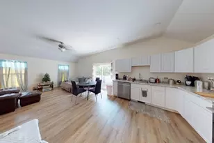 171 N Amherst Rd, Bedford, NH 03110 - Photo 23