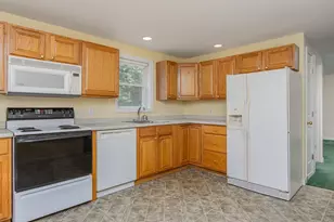 177 Jefferson Dr, Hillsboro, NH 03244 - Photo 3