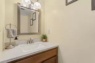 195 Silver St, Manchester, NH 03103 - Photo 25