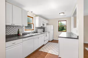 614 Elmwood Dr, Hudson, NH 03051 - Photo 9