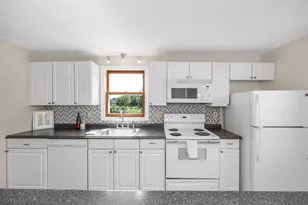614 Elmwood Dr, Hudson, NH 03051 - Photo 15