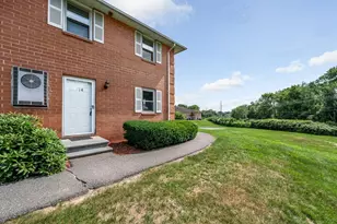 614 Elmwood Dr, Hudson, NH 03051 - Photo 1