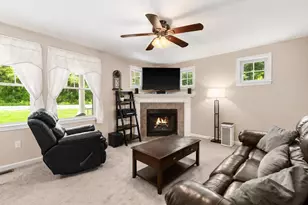 33 Cider St, Epping, NH 03042 - Photo 3