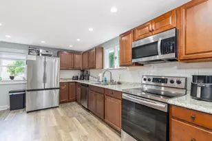 18 Brook St, Derry, NH 03038 - Photo 9