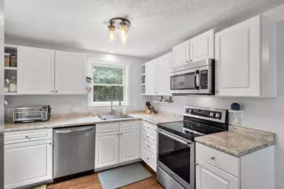 19 Lincoln Drive, Nottingham, NH 03290 - Photo 3
