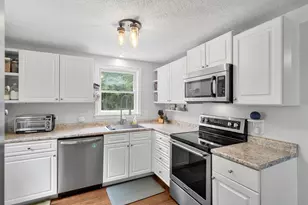 19 Lincoln Dr, Nottingham, NH 03290 - Photo 3