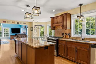 13 Robinson St, Brentwood, NH 03833 - Photo 11