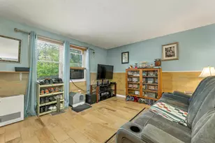 1035 S Mammoth Rd, Manchester, NH 03109 - Photo 17