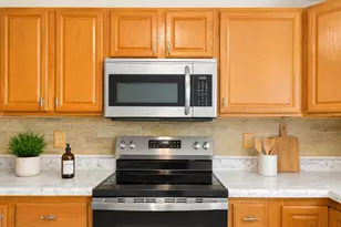 1035 S Mammoth Rd, Manchester, NH 03109 - Photo 3