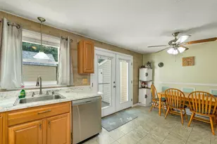 1035 S Mammoth Rd, Manchester, NH 03109 - Photo 7