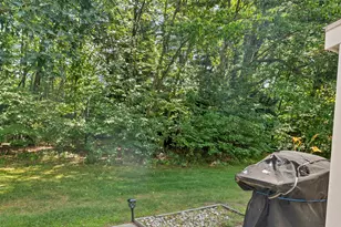 1035 S Mammoth Rd, Manchester, NH 03109 - Photo 15