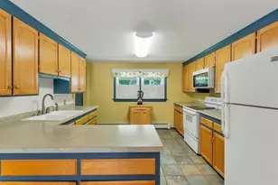 28 Hillcrest Dr, Laconia, NH 03246 - Photo 9