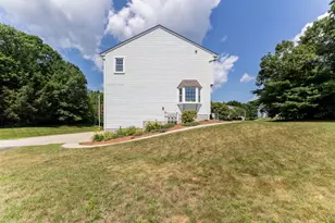 62 Lochmere Ln, Nashua, NH 03063 - Photo 3