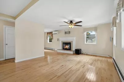 27 Lexington Avenue, Manchester, NH 03104 - Photo 5