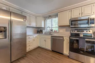 7 Woods Ave, Londonderry, NH 03053 - Photo 7