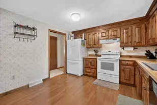 21 Hazel Ave, Nashua, NH 03062 - Photo 13