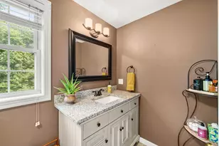 4 Squamscott Ave, Derry, NH 03038 - Photo 17