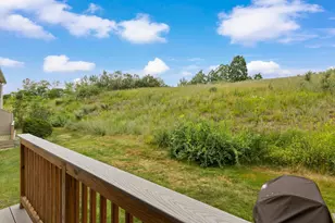 8 Canterberry Ct, Hudson, NH 03051 - Photo 5