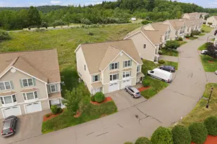 8 Canterberry Ct, Hudson, NH 03051 - Photo 3