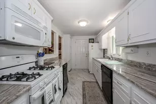 82 Winterwood Dr, Londonderry, NH 03053 - Photo 11