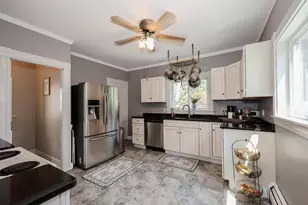 356 Pearl St, Manchester, NH 03104 - Photo 17