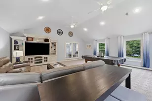 17 Windsor Blvd, Londonderry, NH 03053 - Photo 3