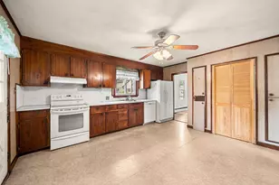 14 Burke St, Nashua, NH 03060 - Photo 11