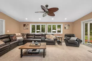 31 Leonard Dr, Pelham, NH 03076 - Photo 5