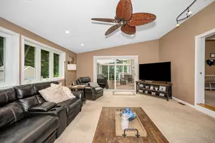 31 Leonard Dr, Pelham, NH 03076 - Photo 7