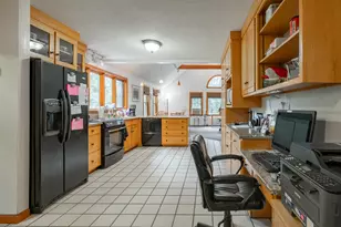 68 Merrimack Rd, Amherst, NH 03031 - Photo 7