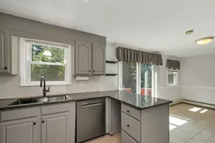 9 Bunker Hill Dr, Londonderry, NH 03053 - Photo 3