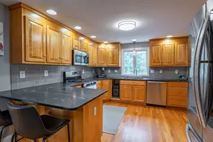 14 Village Dr, Atkinson, NH 03811 - Photo 9