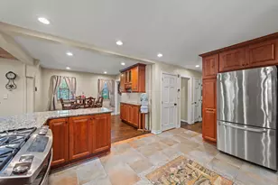 8 Forest St, Londonderry, NH 03053 - Photo 11