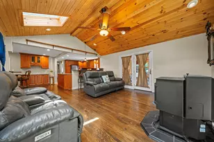 8 Forest St, Londonderry, NH 03053 - Photo 17