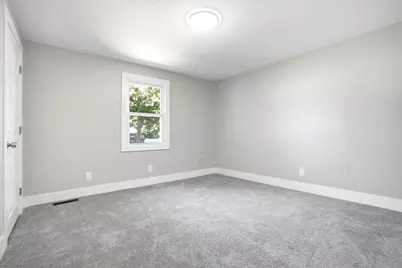 60 W Elmwood Avenue, Manchester, NH 03103 - Photo 11