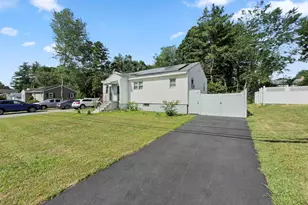 8 Haigh Ave, Salem, NH 03079 - Photo 3