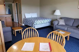 337 S Main St, Wolfeboro, NH 03894 - Photo 5